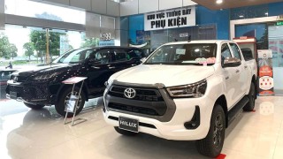 Toyota Hilux 2023 giá lăn bánh, đánh giá xe, ưu đãi (06/2023)