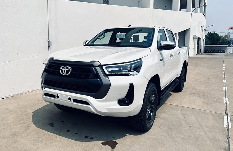 Toyota Hilux 2023 giá lăn bánh, đánh giá xe, ưu đãi (05/2023)