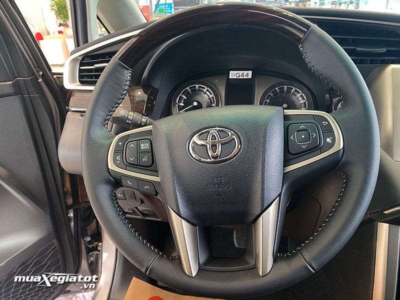 Toyota Innova 2024