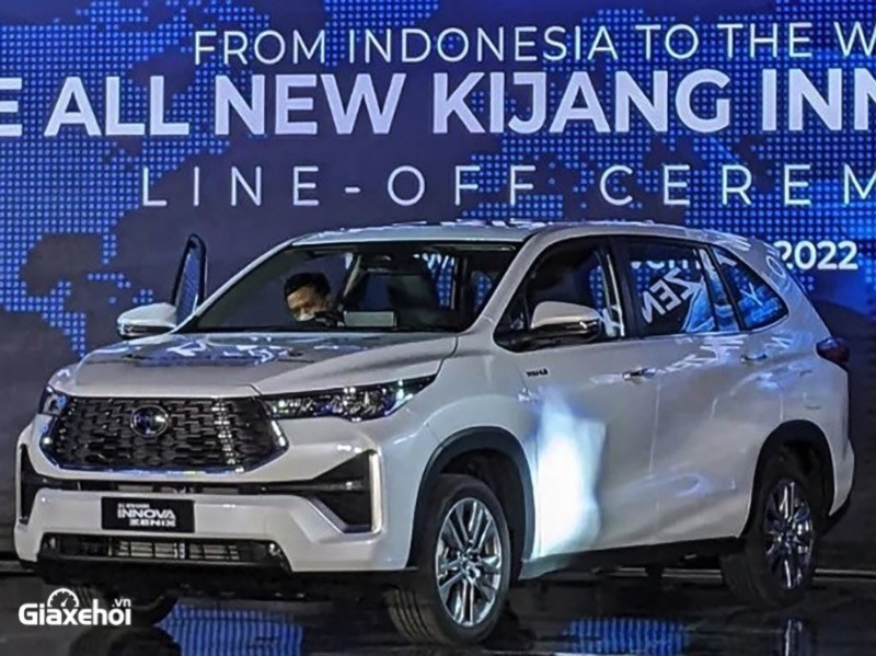 Toyota Innova 2023 với phần đầu hiện đại.