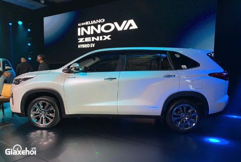 Toyota Innova 2023 có thân xe như Highlander.