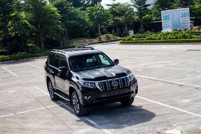 Toyota Land Cruiser Prado 2023 thua Ford Explorer vì quá ít tiện nghi.