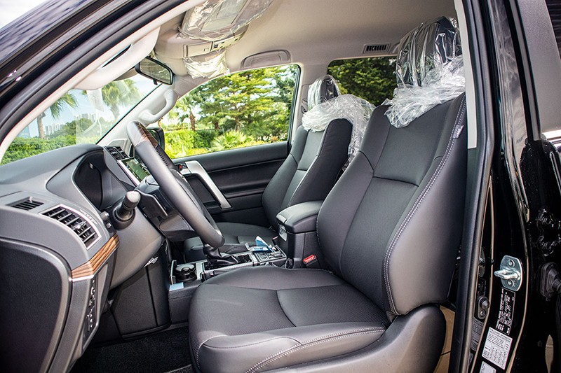 Toyota Land Prado 2023 với ghế da.