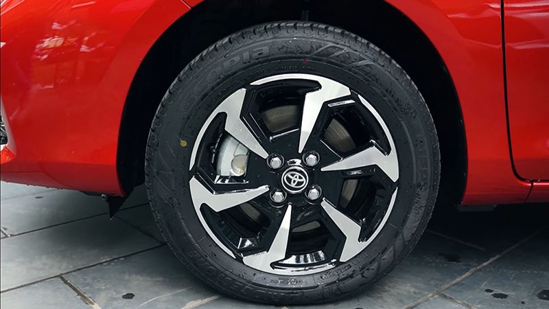 Đánh giá xe Toyota Vios E CVT 2023: Không thích số sàn, giá rẻ đây sẽ là lựa chọn hợp lý