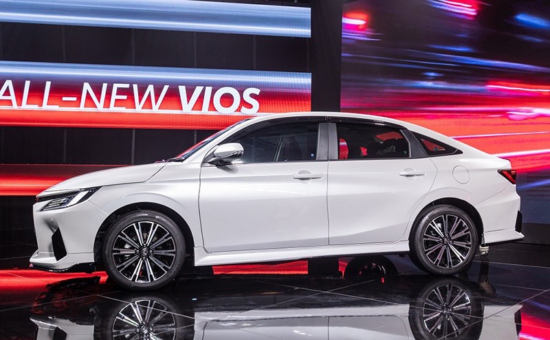Thân xe Toyota Vios 2024 thu hút với đường gân dập nổi trải dài