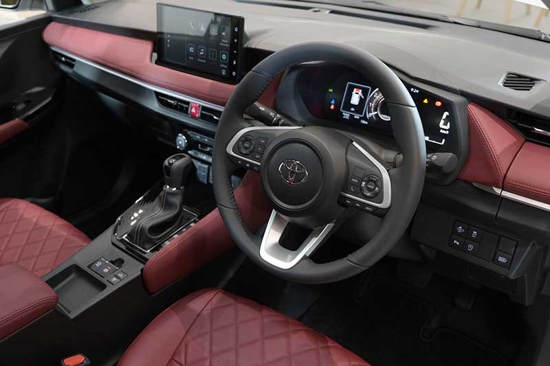Cụm đồng hồ LCD 7 inch lần đầu xuất hiện trên Toyota Vios mang đến cái nhìn công nghệ hơn.