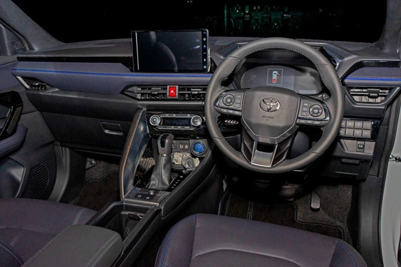 Yaris Cross không còn bị đánh giá có thiết kế bảo thủ ở khoang nội thất như các dòng xe Toyota. 