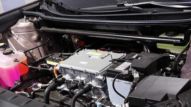 Toyota bZ3 2023 được trang bị khối động cơ với 1 mô tơ điện nằm ở cầu sau cho công suất tối đa đạt 181 hoặc 241 mã lực tùy thuộc phiên bản