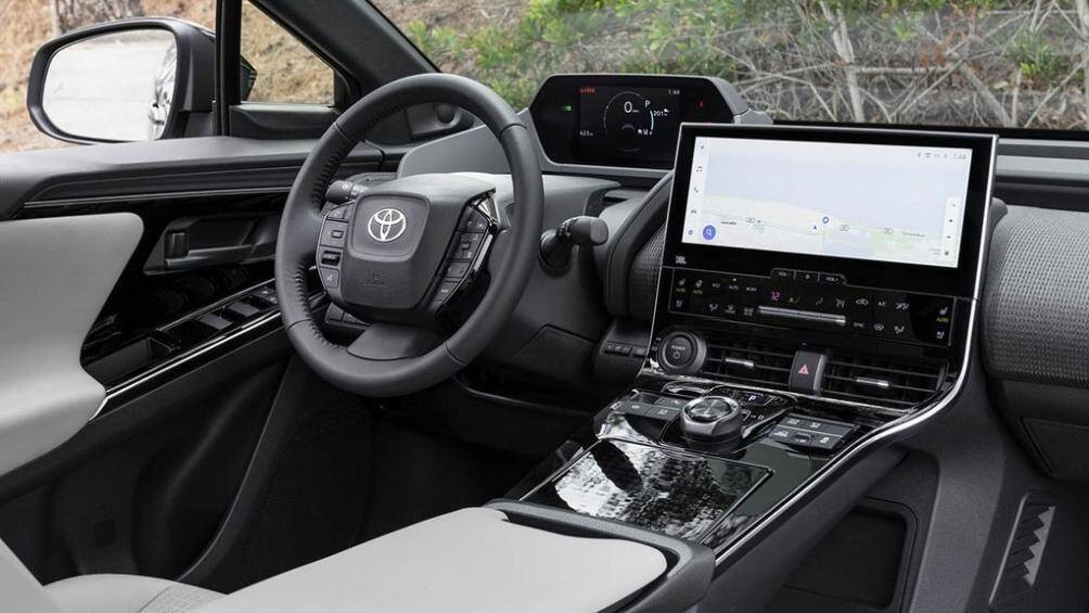 Toyota bZ4X 2023: SUV điện đầu tiên của Toyota, ngoại hình cuốn hút, khả năng vận hành ấn tượng