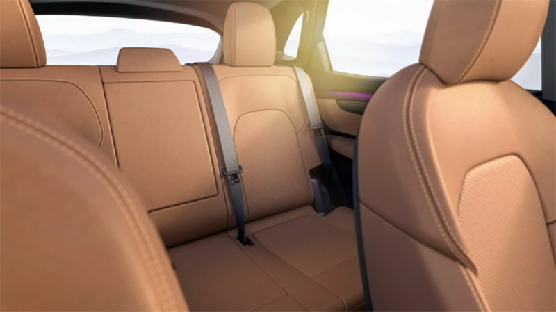 Các hàng ghế VinFast VF8 City Edition đều tích hợp tính năng sấy ghế, thông gió, sưởi tiện nghi phù hợp với khí hậu tại California. 