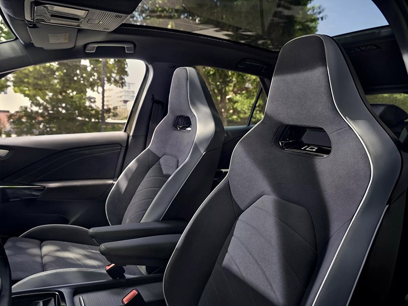 Toàn bộ ghế ngồi của Volkswagen ID.3 2024 đều được bọc da cao cấp với các đường vân nổi trên bề mặt