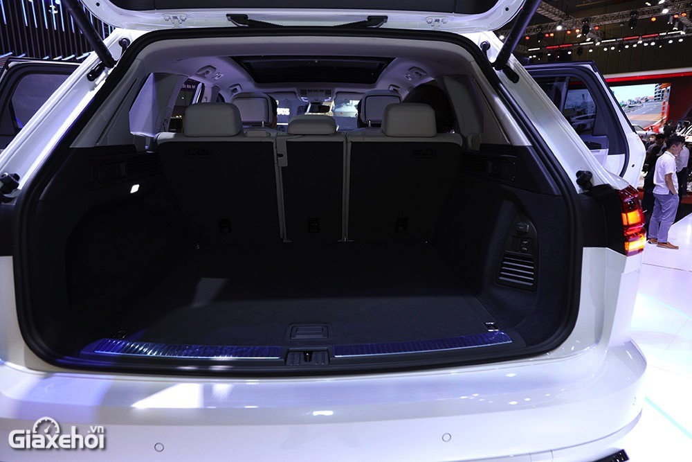 Khoang hành lý xe Volkswagen Touareg 2023