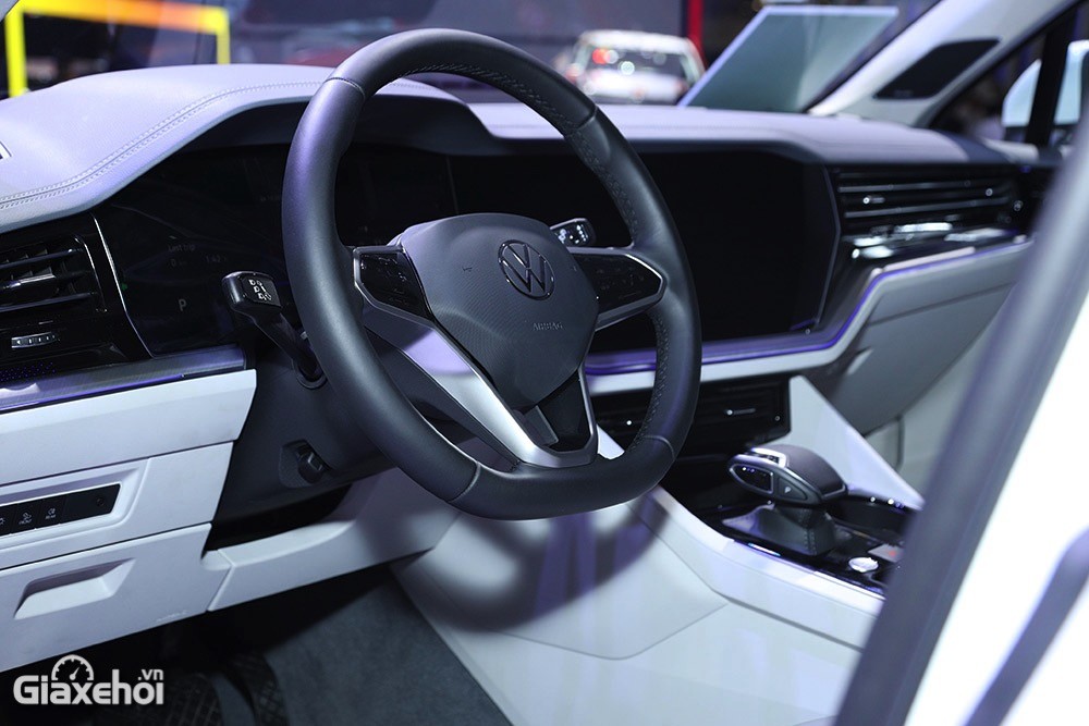 Vô-lăng D-Cut của Volkswagen Touareg 2023.