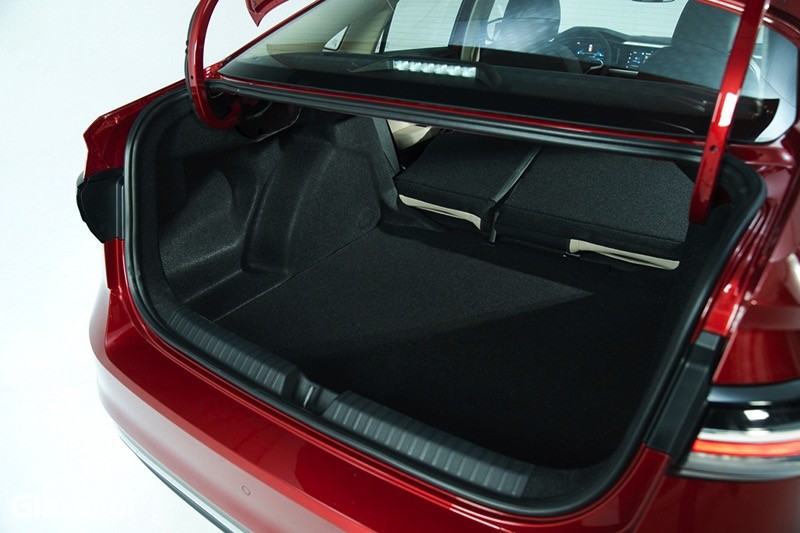 Theo công bố của đơn vị phân phối, Volkswagen Virtus 2023 có dung tích khoang hành lý 521 lít đủ đáp ứng nhu cầu của gia đình.