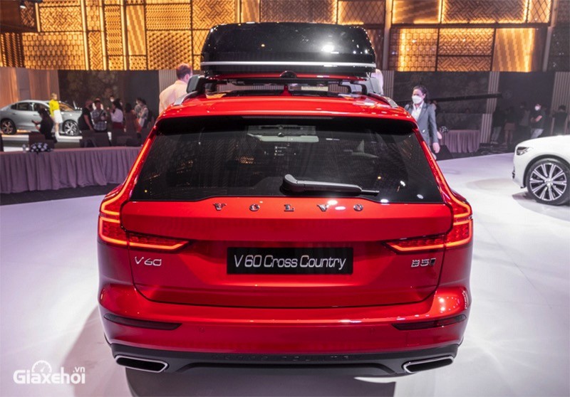 Đuôi xe Volvo V60 Cross Country 2023