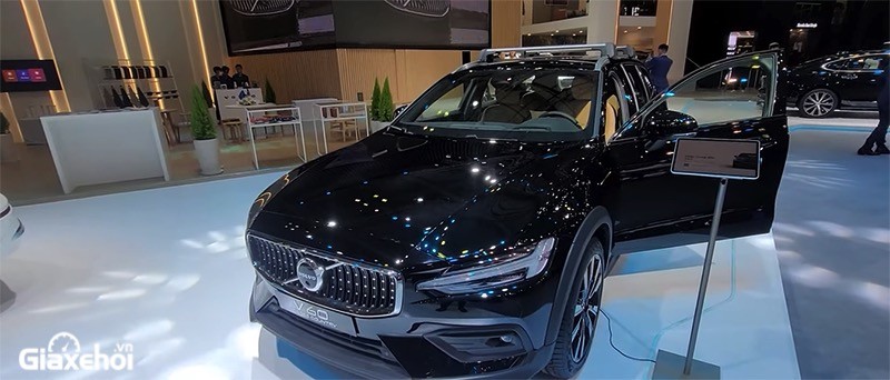 Volvo V60 Cross Country Ultimate 2023 chưa quá phổ biến ở Việt Nam.