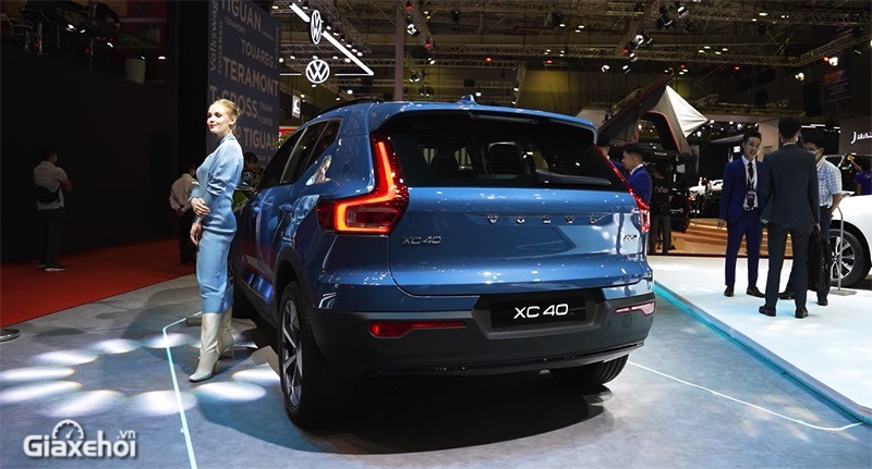 Volvo XC40 Ultimate 2023 có đèn hậu LED chữ “L”.