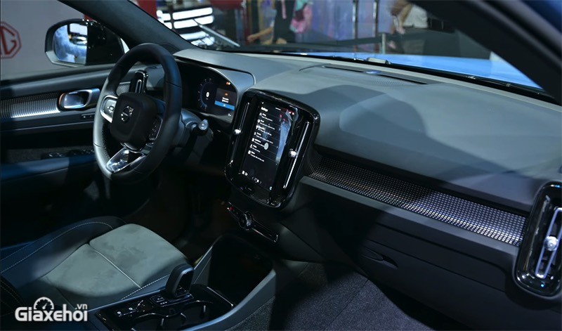 Volvo XC40 Ultimate 2023 có khoang nội thất tinh giản.