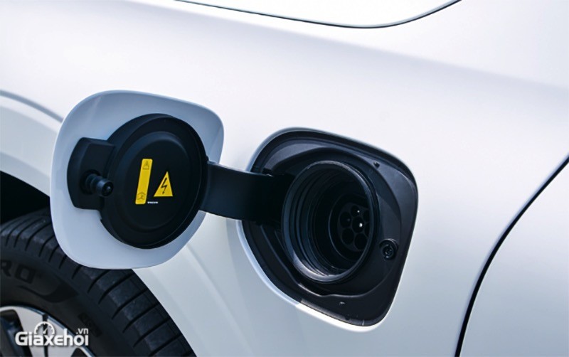 Volvo XC60 Recharge Ultimate 2023 có động cơ mạnh mẽ hơn bản thường.