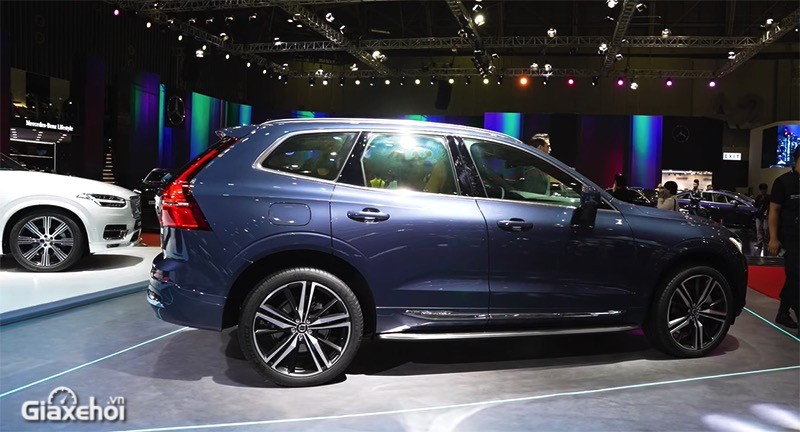 Thân xe Volvo XC60 Ultimate 2023.