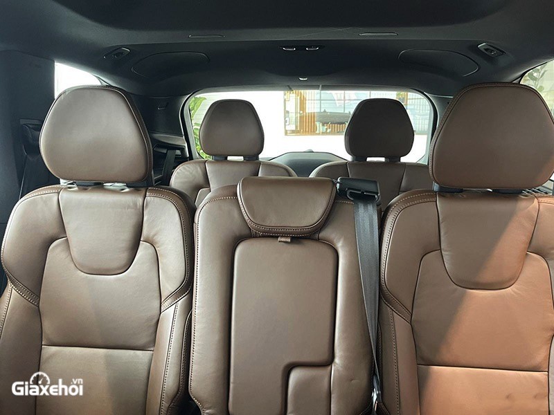 Volvo XC90 Ultimate 2023 có hàng ghế sau rộng rãi.