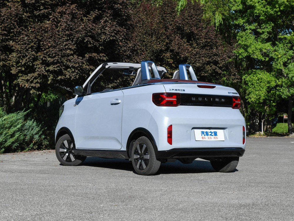 Wuling Hongguang Mini EV Cabrio 2023: Ai nói xe điện giá rẻ không có mui trần