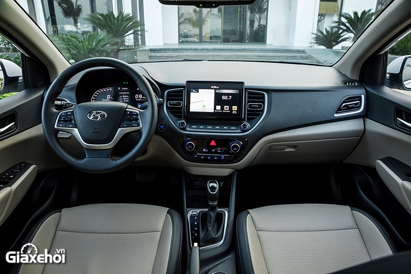 Khoang lái chỉn chu, ưa nhìn trên Hyundai Accent 1.4AT đặc biệt 2023