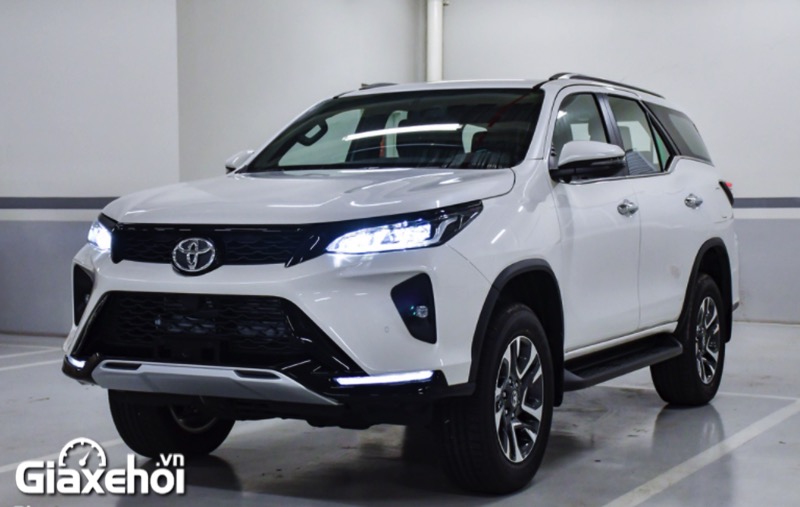 gia-xe-toyota-fortuner-legender-2-4at-2021-giaxehoi-vn