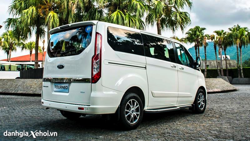 duoi-xe-ford-tourneo-2021-muaxegiatot-vn