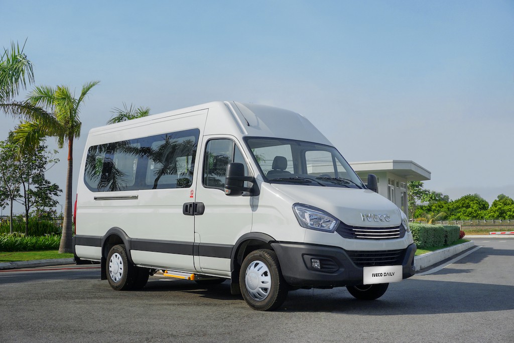 xe-minibus-iveco-daily-2021-danhgiaxehoi-vn
