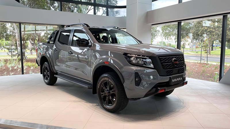 So sánh Nissan Navara Pro4X 2022 và Toyota Hilux Adventure 2022