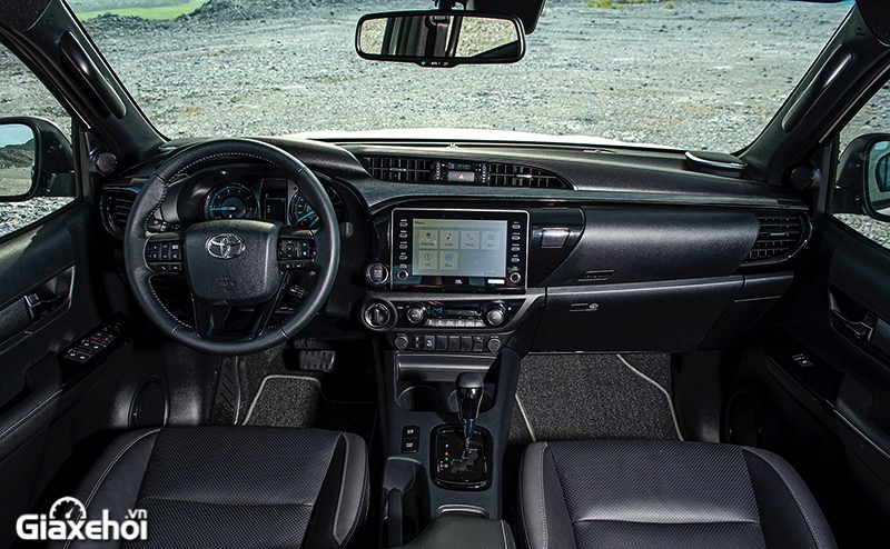 Toyota Hilux mang đến nội thất phù hợp với nhiều khách hàng 