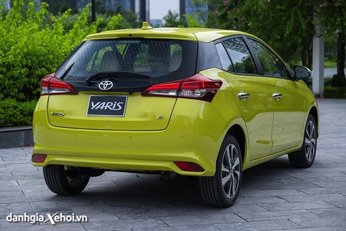 Toyota Yaris 2023-2022 đuôi xe