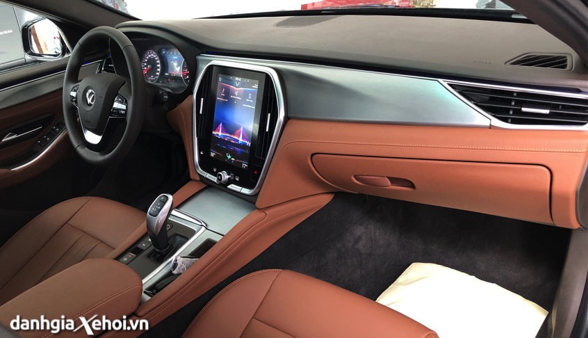 So sánh Toyota Camry 2.5Q và VinFast Lux A2.0 Cao cấp: Đâu mới là mẫu sedan hạng D đáng mua nhất?