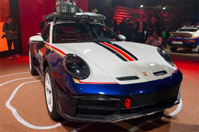 Porsche 911 Dakar 2023 với cái nhìn mới lạ.