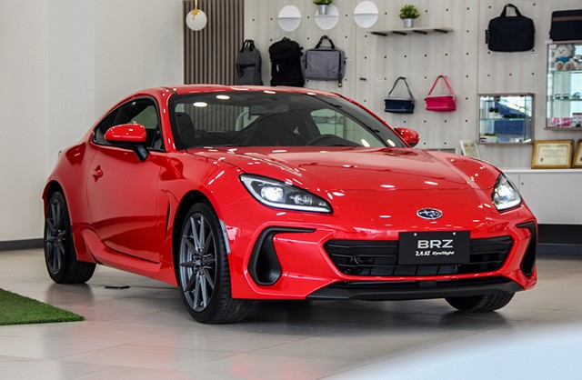 Subaru BRZ ra mắt khách hàng Việt Nam với giá 1,899 tỷ đồng hướng đến khách hàng trẻ, yêu thích vận hành thể thao.