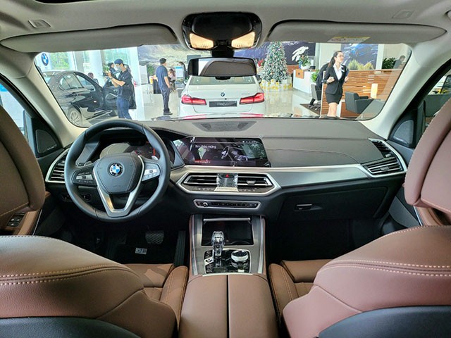 BMW X5 lắp ráp trong nước gây ấn tượng với người dùng với nhiều trang bị hiện đại so với mức giá rẻ.