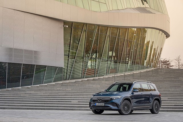 Mercedes-Benz EQB là mẫu xe chạy hoàn toàn bằng điện có chung nền tảng khung gầm với GLB. 