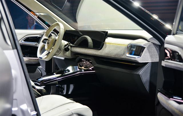 Mitsubishi XFC Concept có khoang nội thất hiện đại.