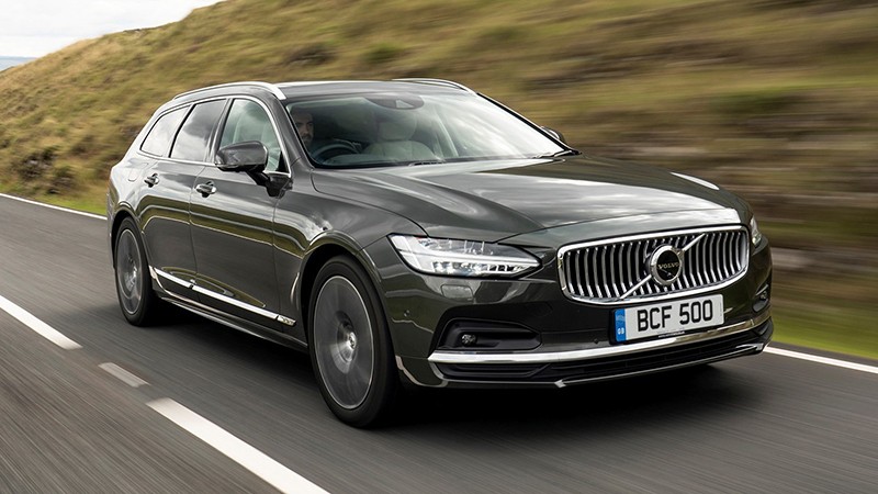 Volvo V90 có khoang hành lý rộng rãi đủ phục vụ gia đình cho những chuyến đi xa.