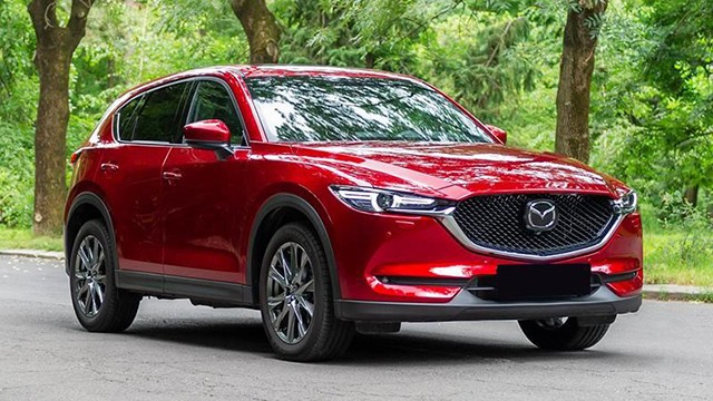 Mazda CX-5 tỏ ra không có đối thủ trong phân khúc Crossover hạng C tại Việt Nam so với Hyundai Tucson hay Honda CR-V.