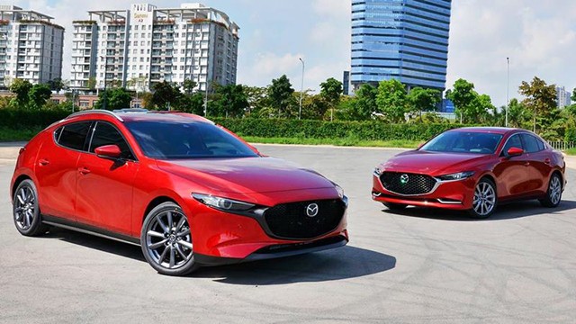 Mazda 3 2 tháng liên tiếp vượt qua KIA K3 trong phân khúc hạng C để lọt Top 10 xe bán chạy.