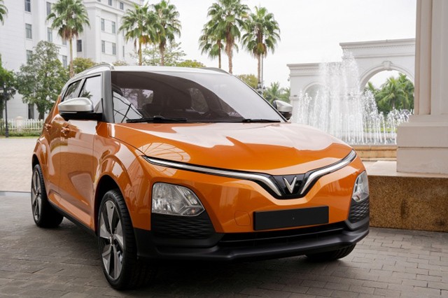 VinFast VF5 Plus 2023 i bashkohet segmentit A-SUV që konkurron me KIA Sonet dhe Toyota Raize për shitje në Vietnam.