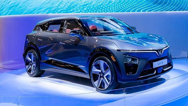 Loạt xe mới ra mắt tháng 07/2023: Dàn xe điện VinFast đáng chờ đợi 6 Sẽ gia nhập phân khúc SUV hạng C, VinFast VF7 thu hút người dùng bởi ngoại hình tương lai, hiện đại.