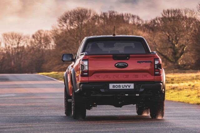 Ford Ranger Raptor 2023 ra mắt: “Quái thú bán tải” 400 mã lực chờ ngày về Việt Nam