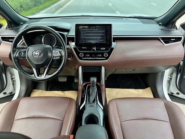 Nội thất của Toyota Corolla Cross 2023 sẽ được nâng cấp màn hình so với bản hiện hành.