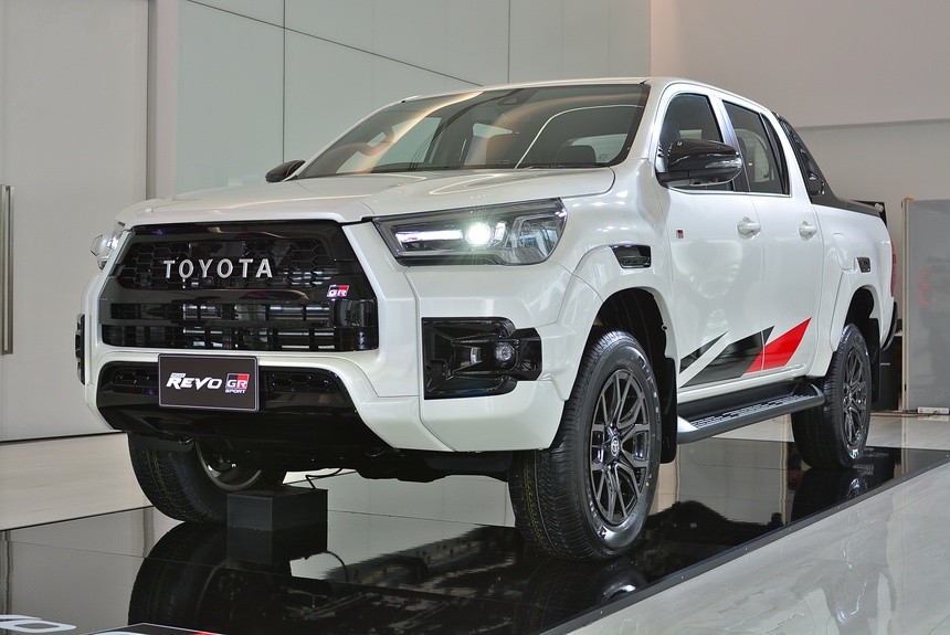 Cận cảnh Toyota Hilux GR Sport 2022: bán tải thể thao chất lừ, dân “chơi xe” khó lòng bỏ qua