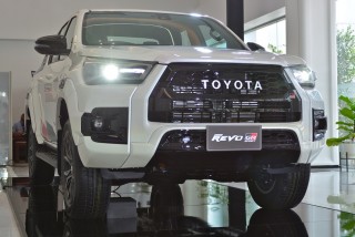 Cận cảnh Toyota Hilux GR Sport 2023: bán tải thể thao chất lừ, dân “chơi xe” khó lòng bỏ qua