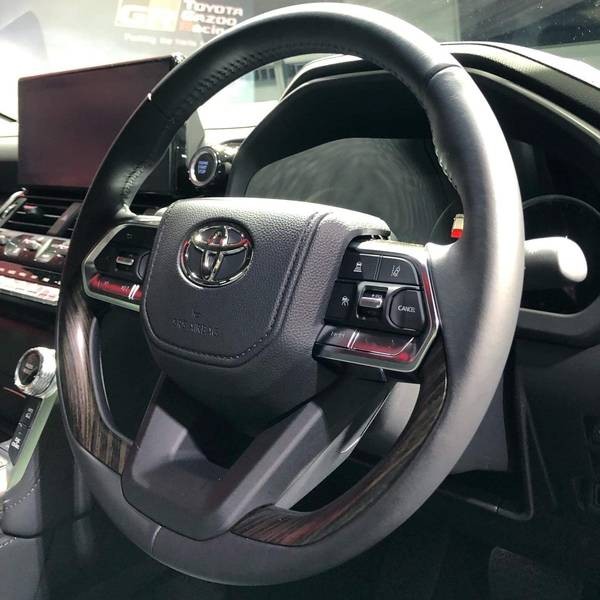 Toyota Land Cruiser 2022 máy dầu ra mắt thị trường Indonesia: Thiết kế hầm hố hơn, offroad đỉnh cao