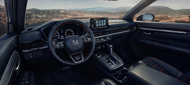 Nội thất của Honda CR-V thiết kế tương tự Civic và được người dùng đánh giá cao vừa trẻ trung, lịch lãm và tiện nghi. 
